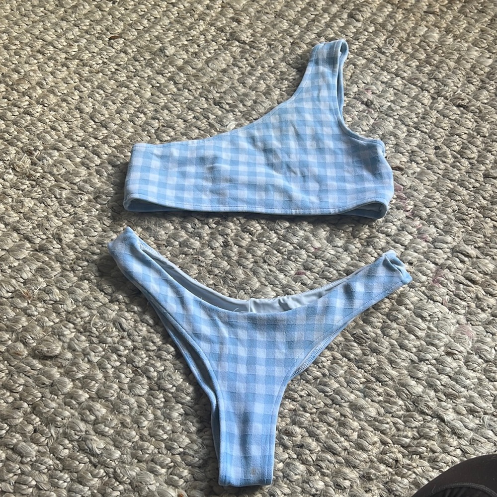 One shoulder Frankie’s Bikinis swimsuit size: M